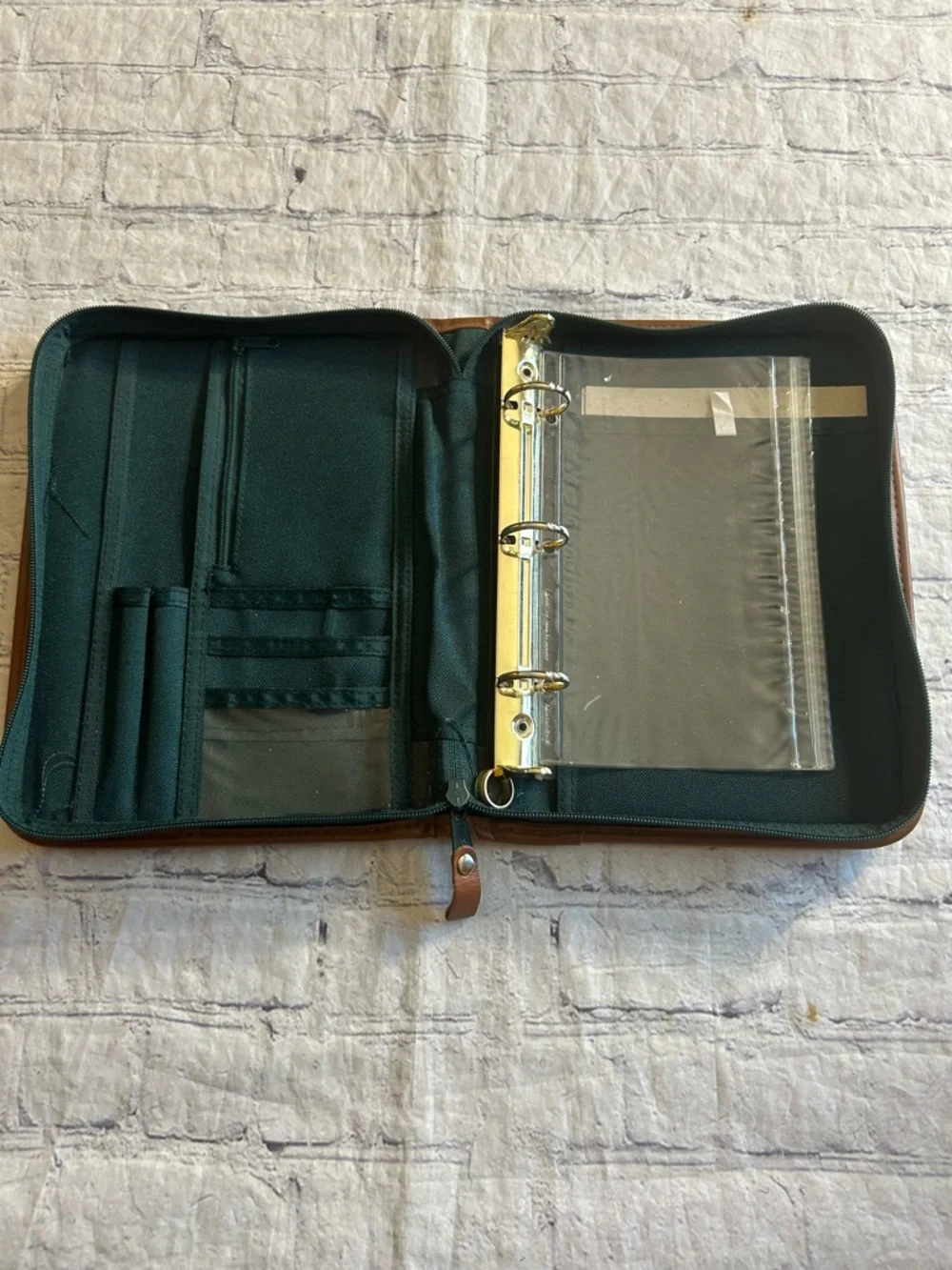MEAD-CAMBRIDGE VINTAGE DARK GREEN/CARMEL ZIP AROUND PLANNER BACK POCKET